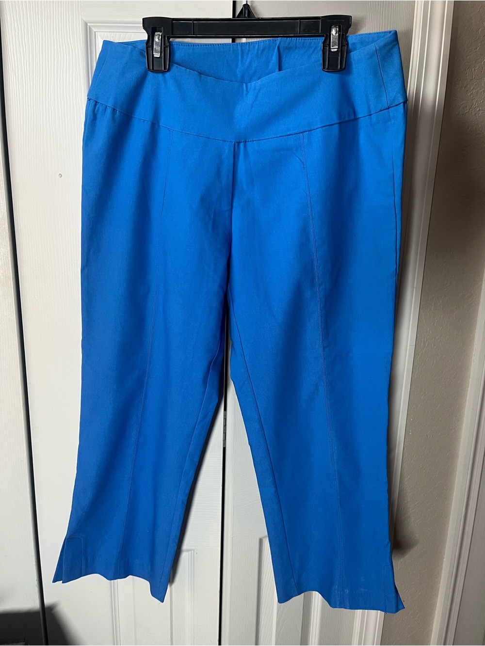 Lulu-b women’s bright blue stretch capris size 6 NWOT